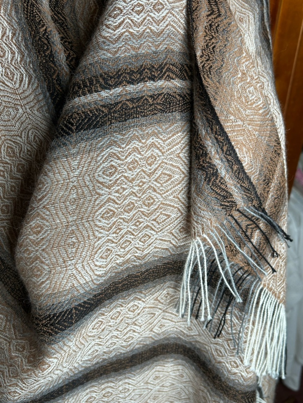 Peruvian 100% Baby Alpaca Oversized Shawl Wrap Scarf Soft Fringe Pashmina Style - Picture 10 of 15